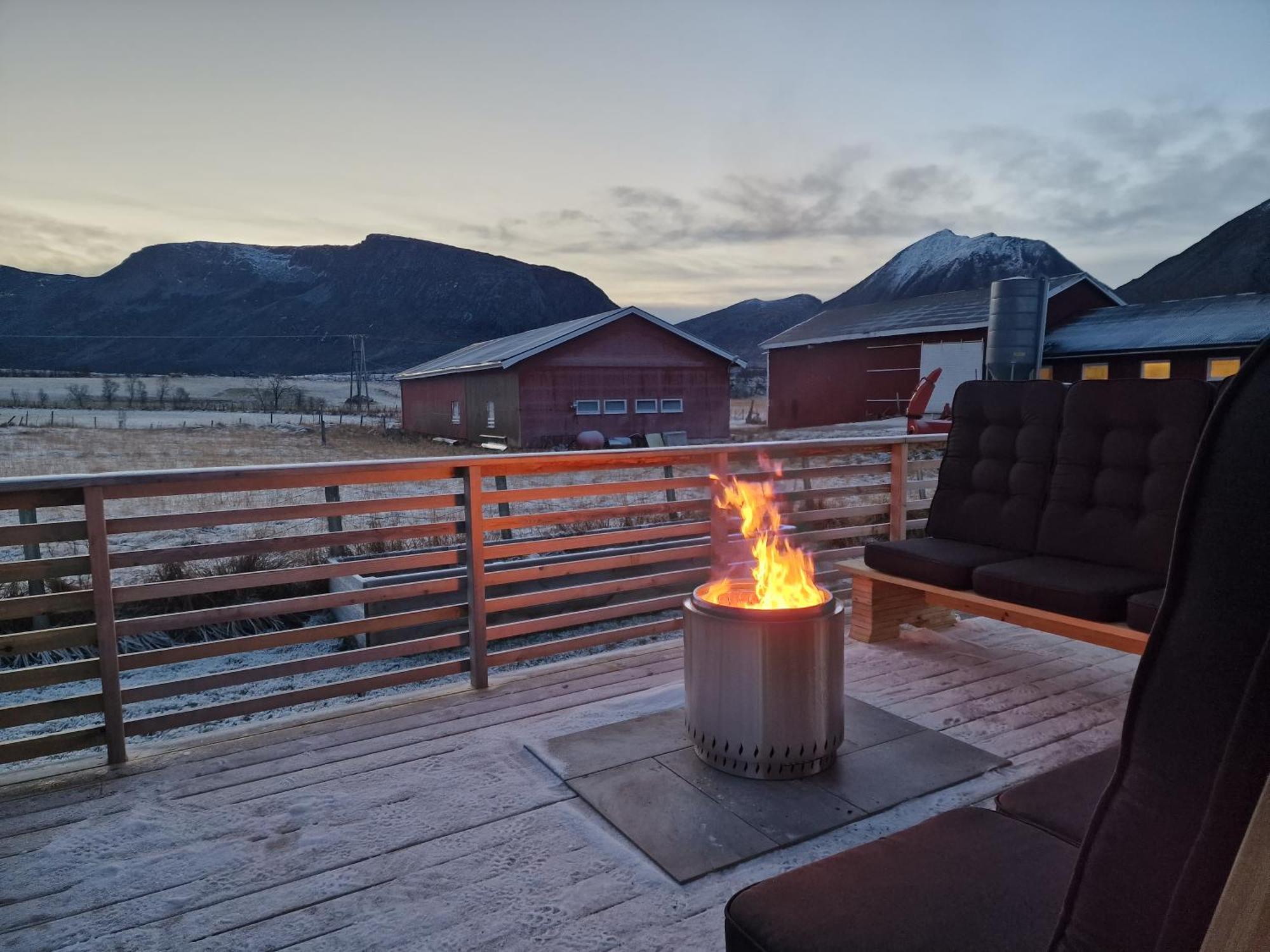 Arctic Lodge Tromvik With Jacuzzi Tromso Exterior photo